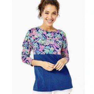 Lilly Pulitzer Finn Top in Oyster Bay Navy Seen And Herd size Medium